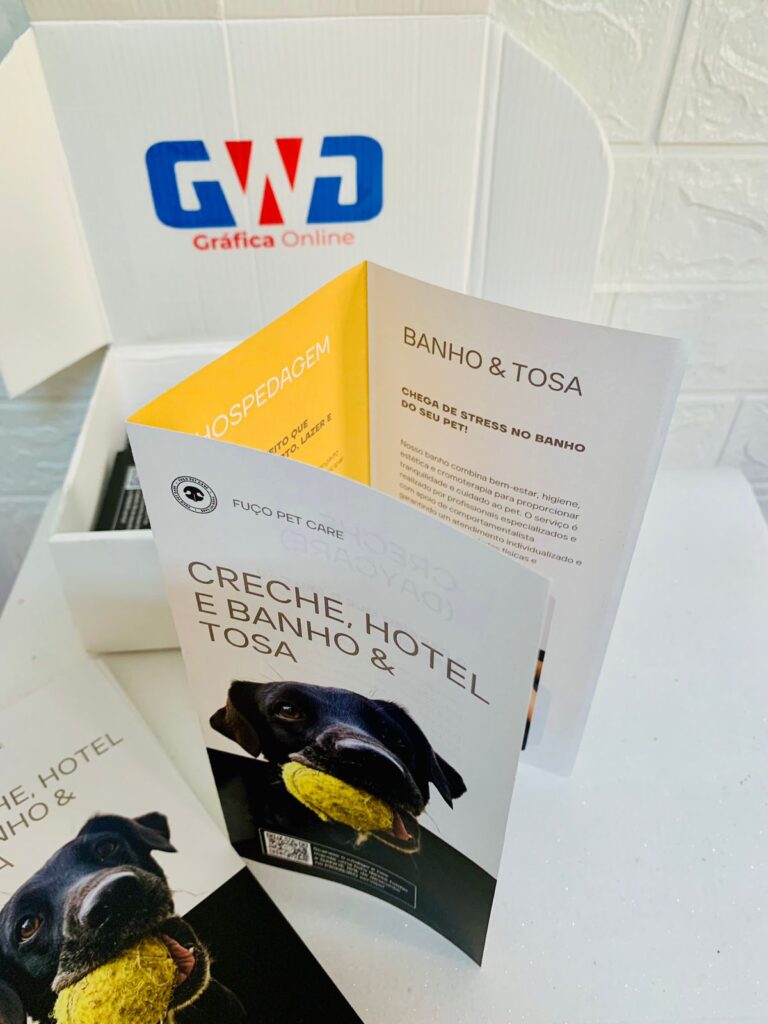 Folder personalizado impresso em couché brilho, dobra em três partes, modelo criado em Santo André.